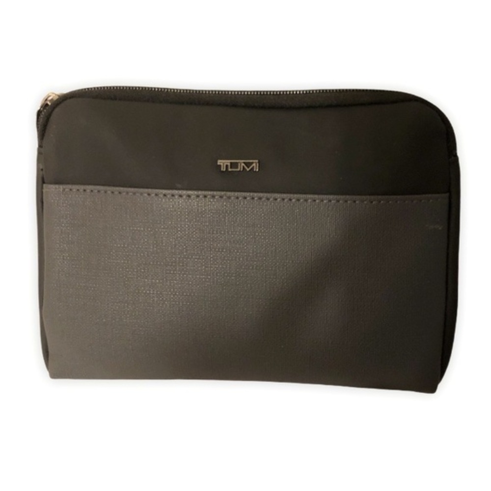 TUMI for Delta unisex cosmetic case